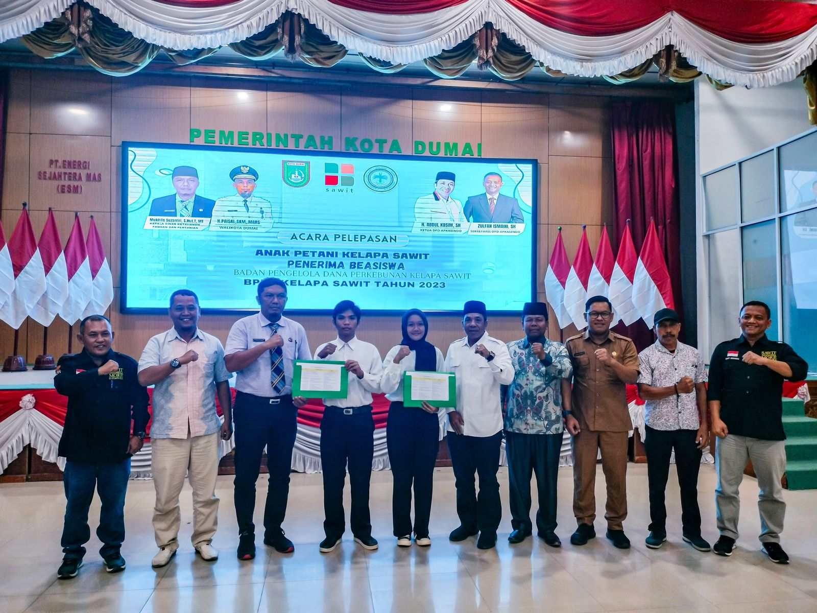 Pemerintah Kota Dumai Dukung Pendidikan Melalui Pelepasan Anak Petani Penerima Beasiswa