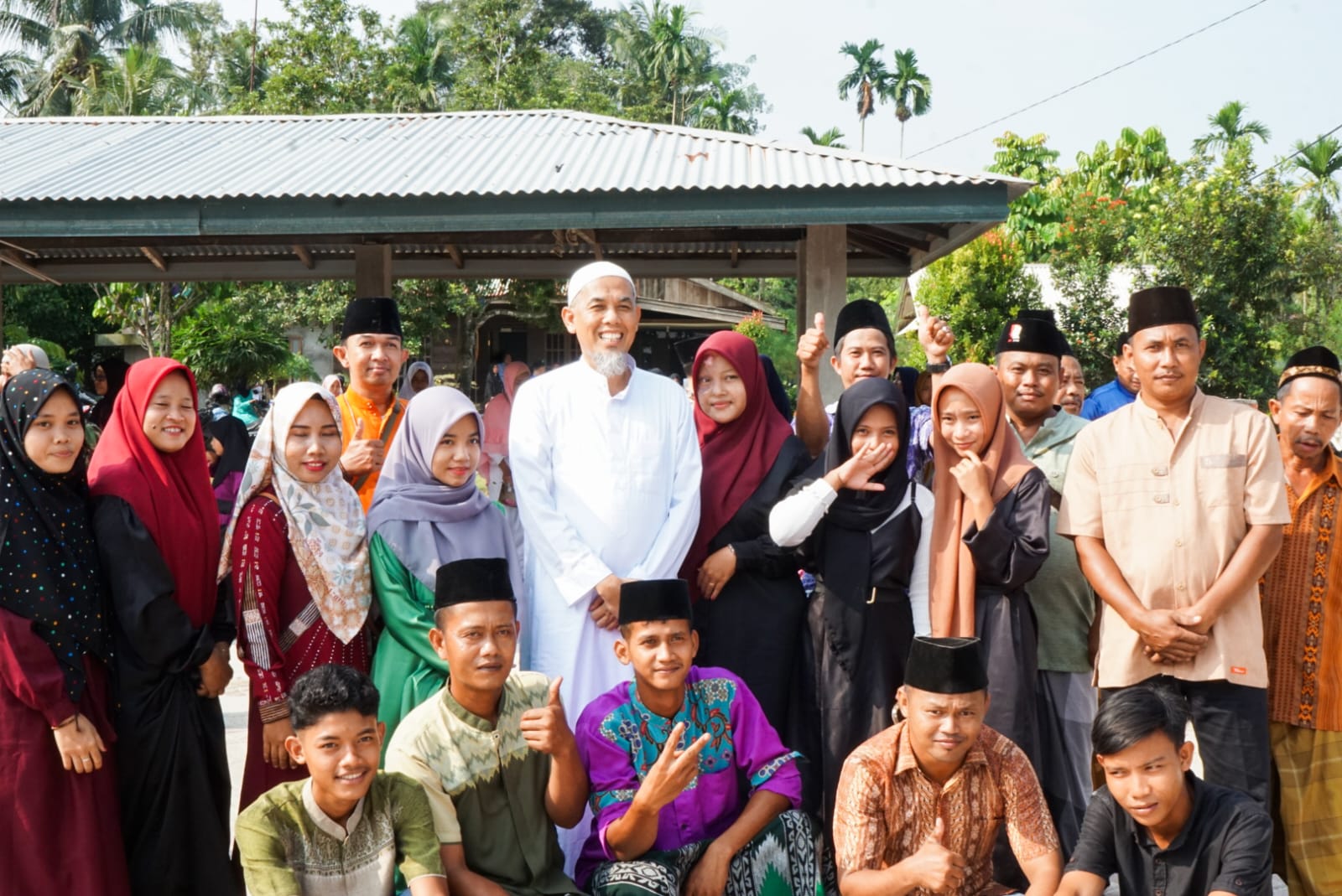 Wali Kota Dumai Ikuti Peringatan Maulid Nabi Muhammad SAW Di Masjid Al-Ma'bad Kelurahan Basilam Baru