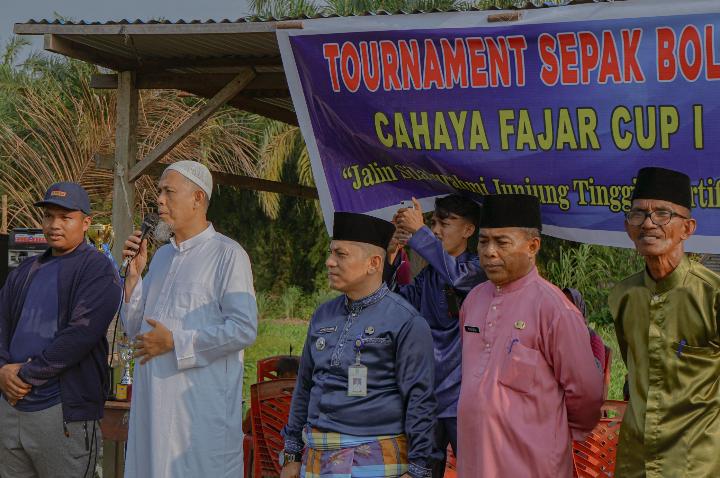 Hadir Pembukaan Turnamen Sepakbola Cahaya Fajar Cup I, Wali Kota Dumai Sampaikan Beberapa Pesan Kepada Peserta
