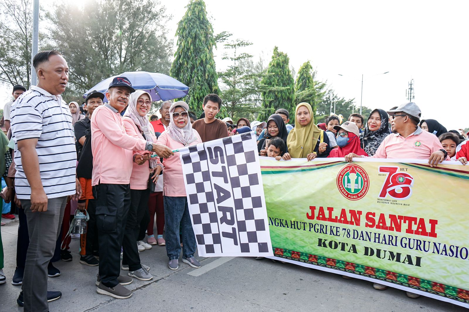 Semangat Kekeluargaan: Jalan Santai Ceria Guru Sekota Dumai