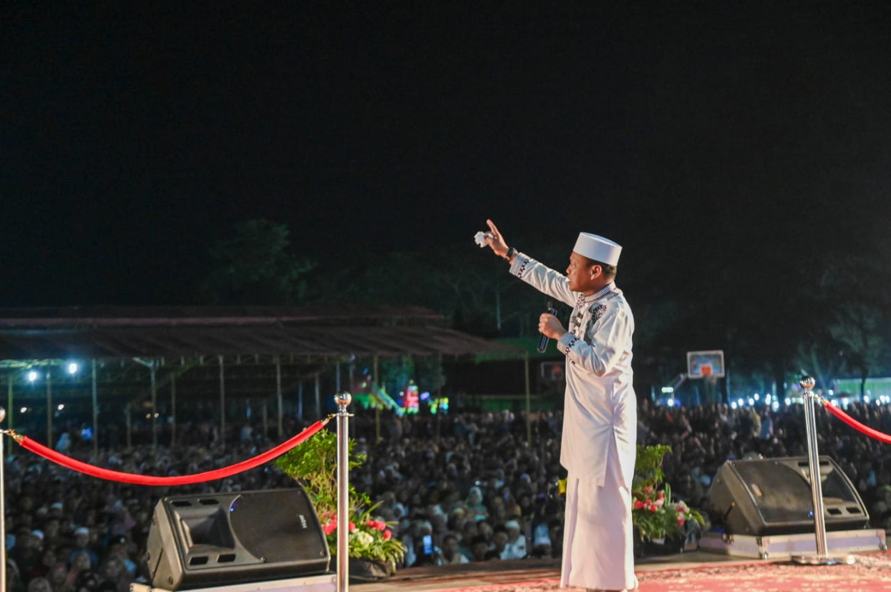 Tumpah Ruah, Ribuan Masyarakat Antusias Hadiri Tabligh Akbar Bersama Ustadz Das'at Latif