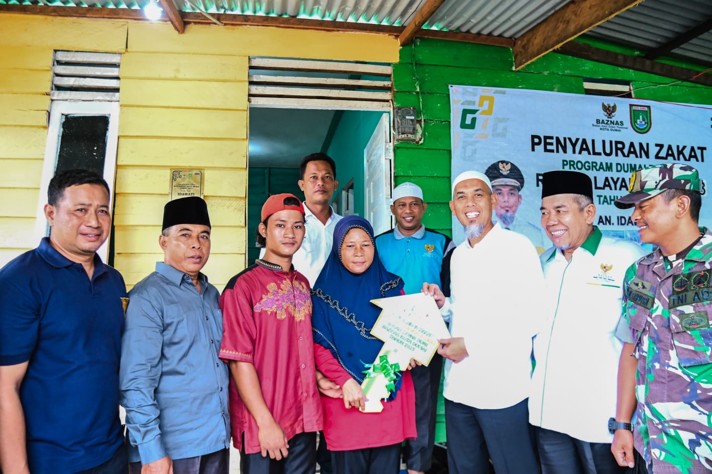 Wako Serahkan Rumah Layak Huni Program Dumai Peduli BAZNAS Dumai Kepada Warga Pangkalan Sesai dan Bangsal Aceh