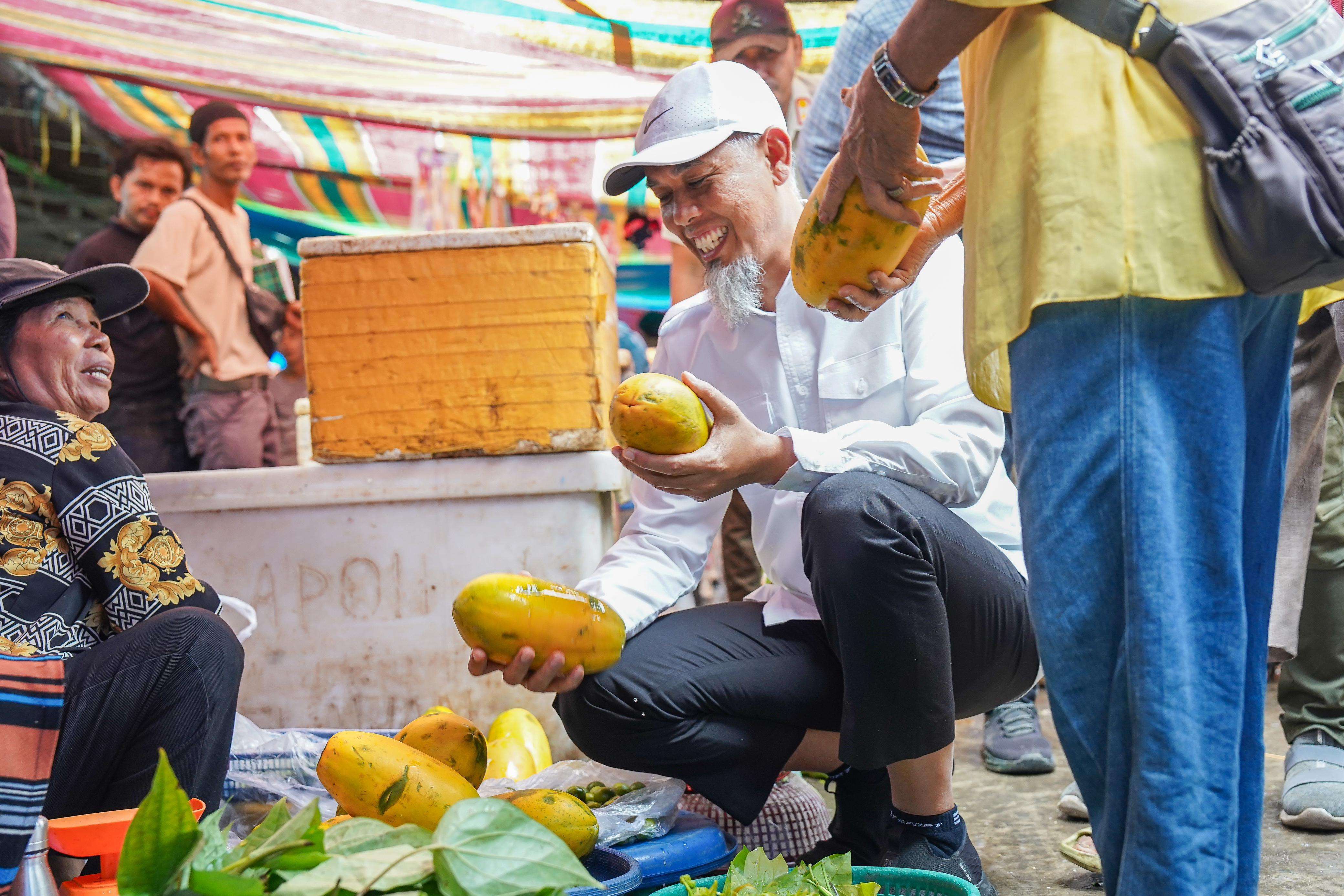 Turun Ke Pedagang Pasar Bunda Sri Mersing, Wako: Retribusi Akan Digratiskan Untuk Semua Pedagang Hingga Akhir Tahun 2024