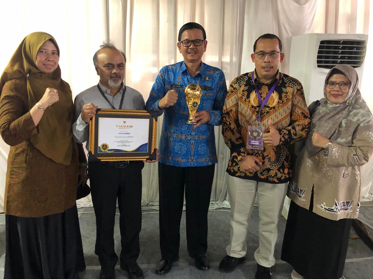 Capai 99,26 Persen Kepesertaan JKN, Pemko Dumai Raih UHC Award Kategori Utama dari Wapres R