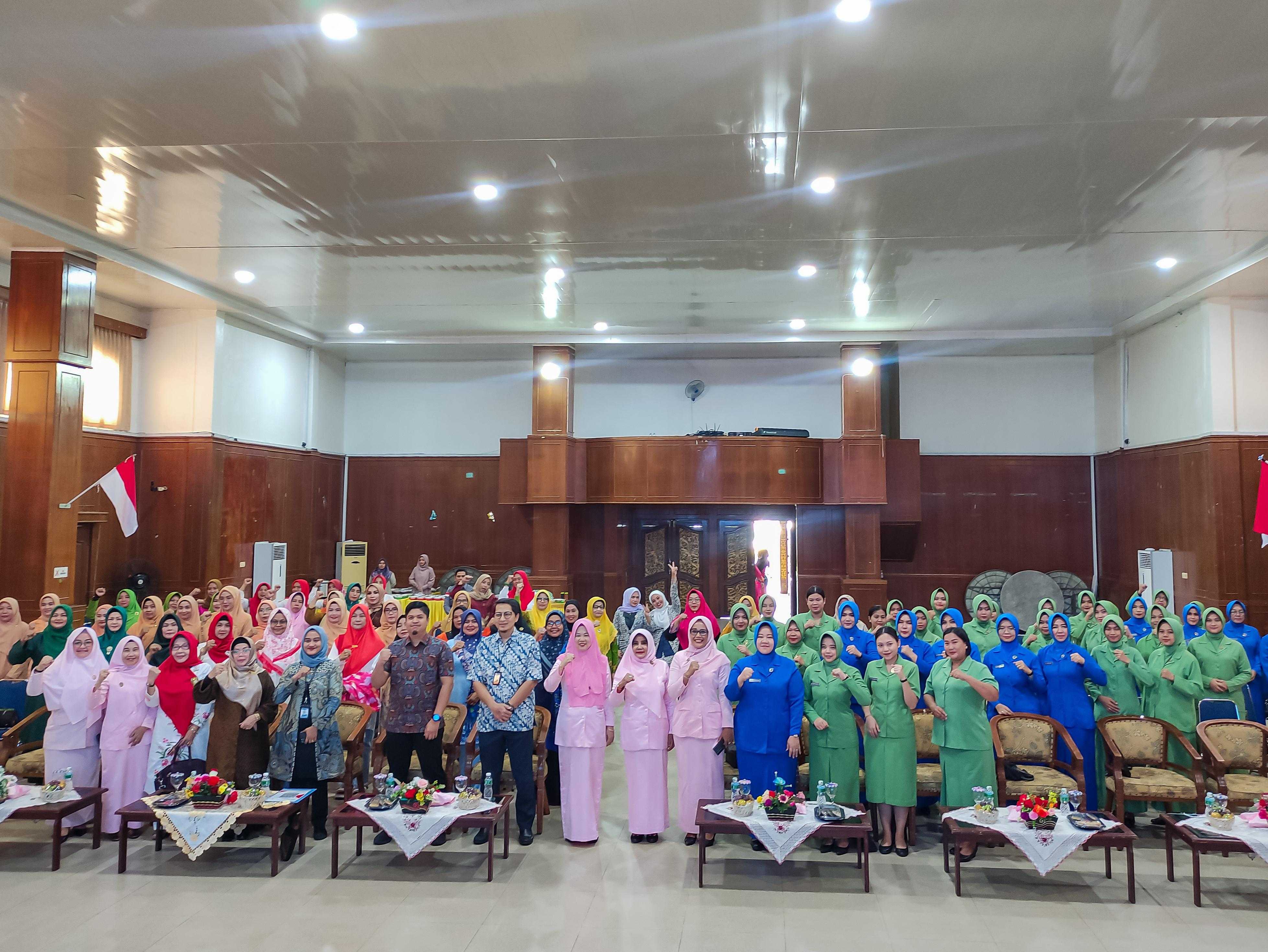 Pemerintah Kota Dumai melalui Gabungan Organisasi Wanita Kota Dumai menyelenggarakan kegiatan Sosialisasi dan Edukasi