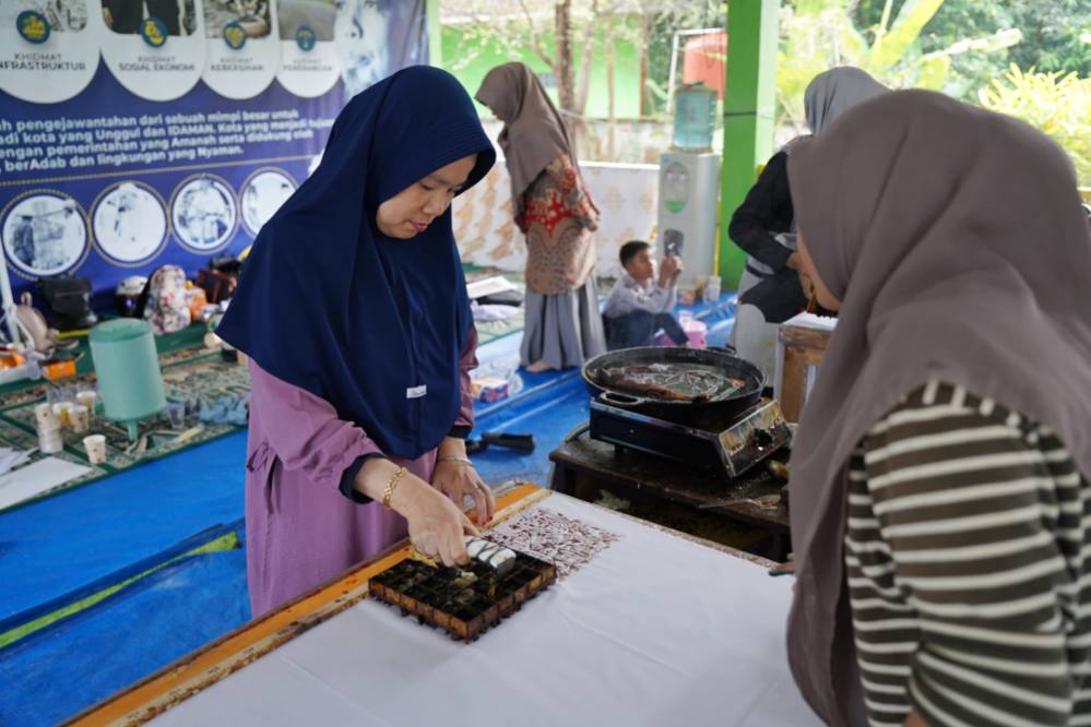 Yuk Intip Antusias Peserta dalam Pelatihan Membatik Kolaborasi Dinas Koperasi UKM dan Perindustrian dan TP PKK Dumai