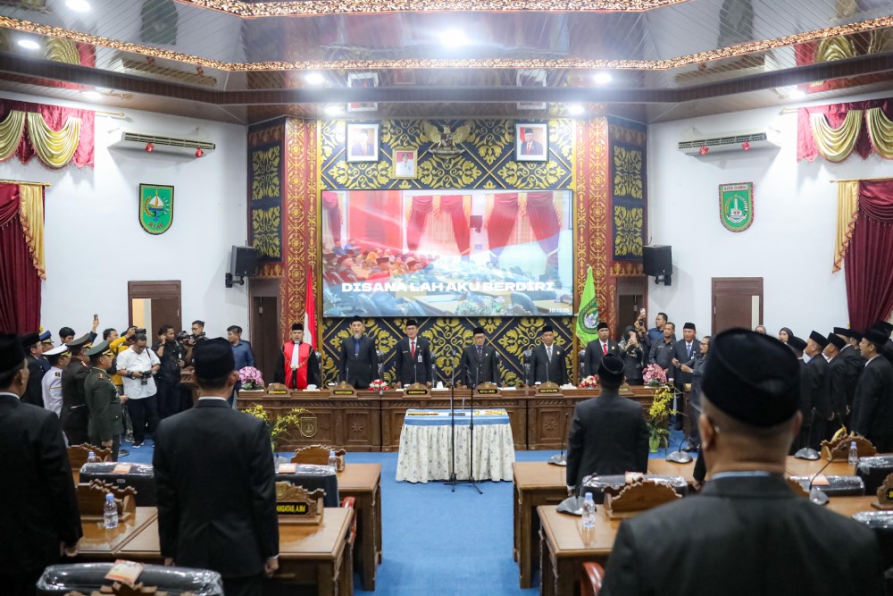 35 Anggota DPRD Kota Dumai Resmi Terpilih Ikuti Pengucapan Sumpah Janji Yang Dipimpin Oleh Kepala Pengadilan Negeri Kota Dumai 