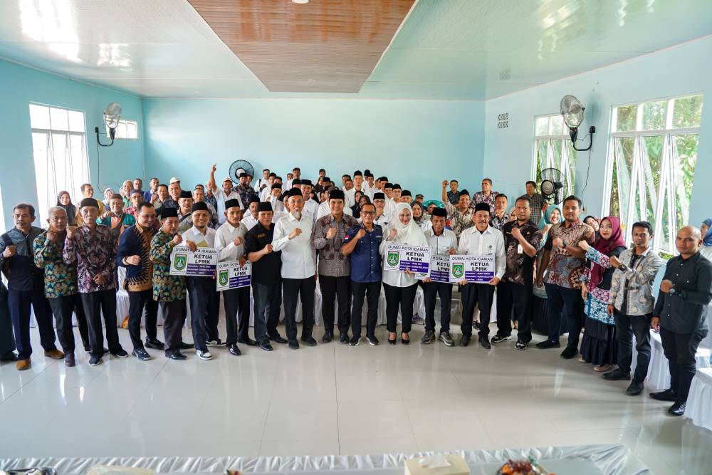 Pengukuhan Pengurus Lembaga Pemberdayaan Masyarakat Kelurahan (LPMK) Se-Kecamatan Dumai Selatan Masa Bakti 2024-2029