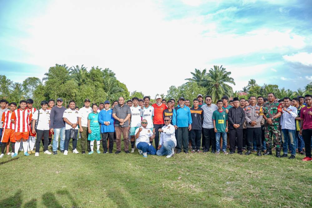Gelorakan Olahraga, Wali Kota Dumai Buka Turnamen Sepak Bola Antar Klub se-Kecamatan Medang Kampai Karang Taruna Pelintung Cup 2024