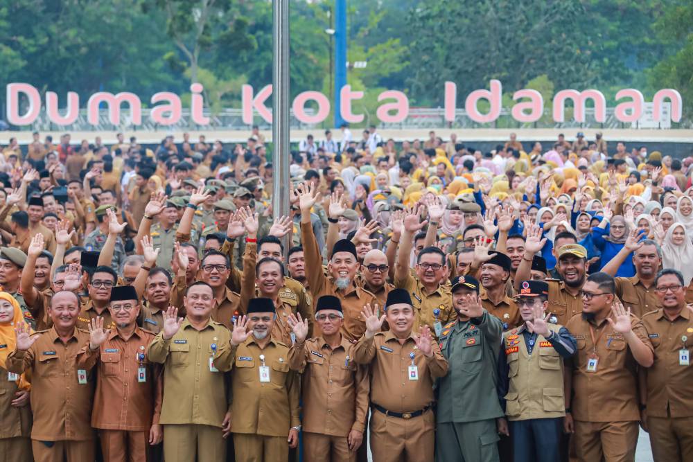 Berlangsung Khidmat, Ini Amanat Wako Saat Pimpin Apel Gabungan Bersama Ribuan ASN dan TKPK Pemko Dumai