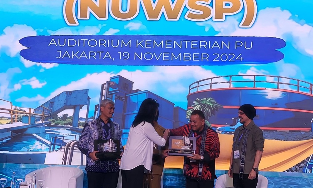 Pemenang Bantuan Program Stimulan Terbaik, Pjs Wako Terima Anugerah dari Kementerian PU RI dan World Bank