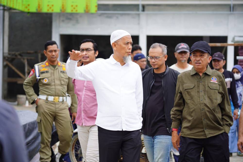 Tinjau Progres Pembangunan Kios Pasar Buah Pulau Payung, Wako Paisal: Target pertengahan Desember Ini Selesai