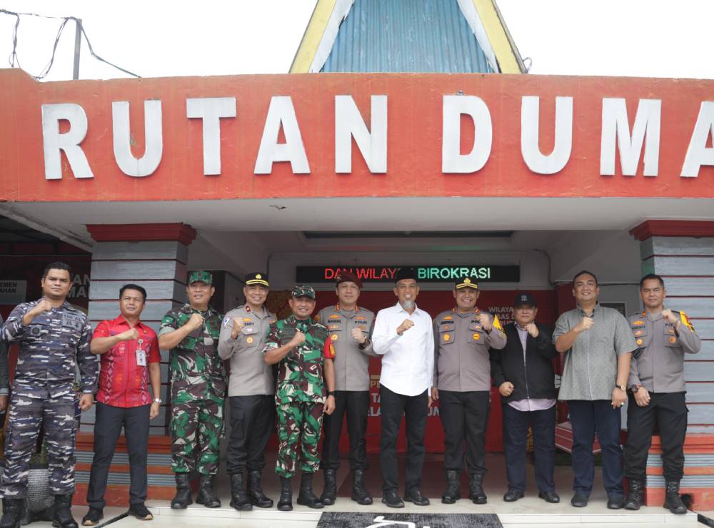Pastikan Pilkada Serentak di Kota Dumai Berjalan Lancar dan Kondusif, Wako H Paisal Bersama Forkopimda Tinjau Sejumlah TPS