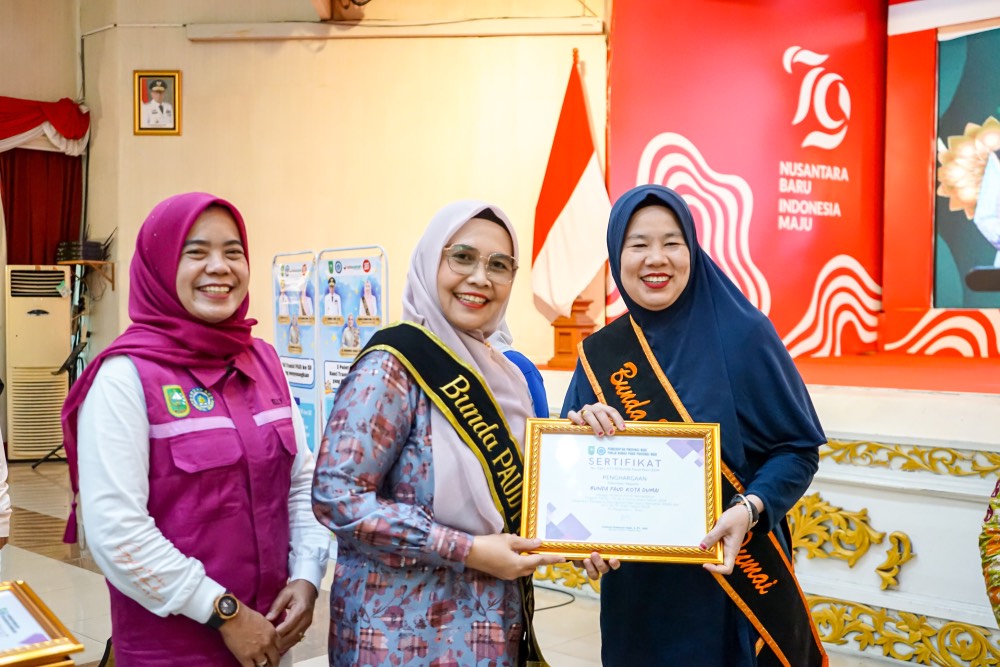 Raih 4 Penghargaan Bunda dan Guru PAUD Berdedikasi, Hj Leni Ramaini: Jadikan Pemantik Membangun Generasi Dumai Kedepan