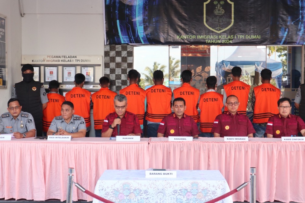Apresiasi! Imigrasi Dumai dan Aparat Penegak Hukum Berhasil Gagalkan Penyeberangan Ilegal 26 WNA ke Malaysia