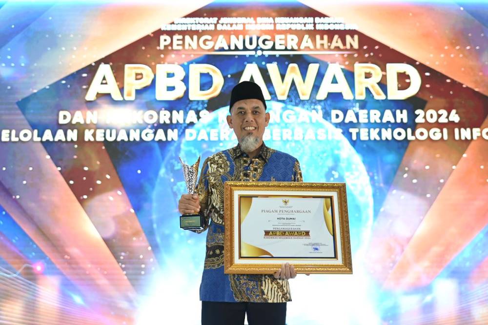 Kota dengan Realisasi Peningkatan PAD Tertinggi, Wako H Paisal Terima Anugerah APBD Award 2024 dari Kemendagri RI