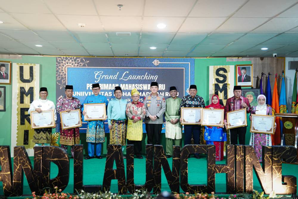 Apresiasi Khidmat Pendidikan Pemerintah Kota, Wali Kota Dumai Raih Anugerah Kepala Daerah Inspiratif dari Universitas Muhammadiyah Riau