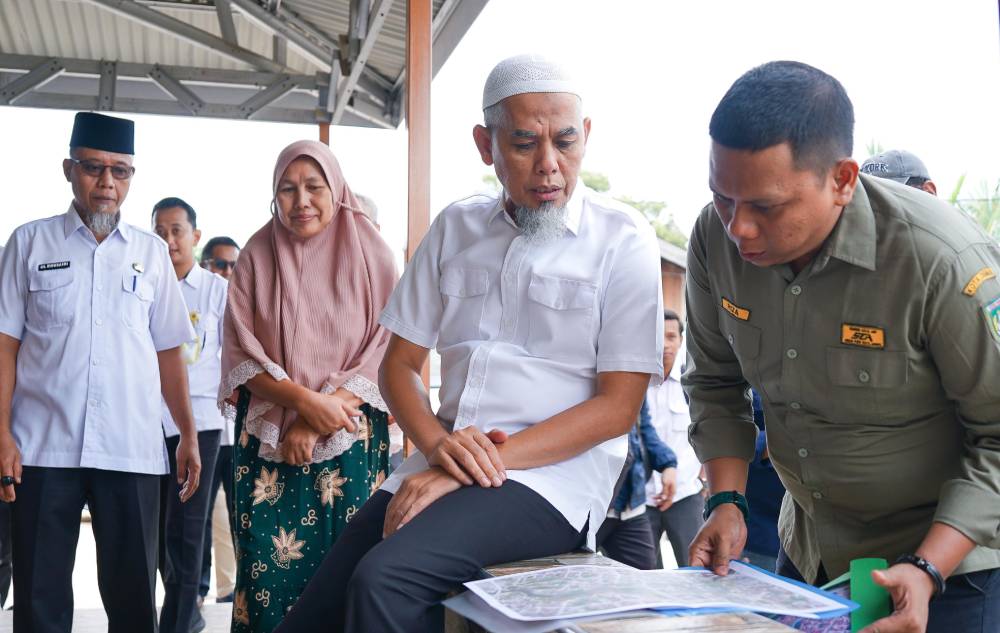 Tinjau Progres Penataan Kawasan Bantaran Sungai Dumai, Wako Paisal Turut Berdialog Dengan Masyarakat Sekitar