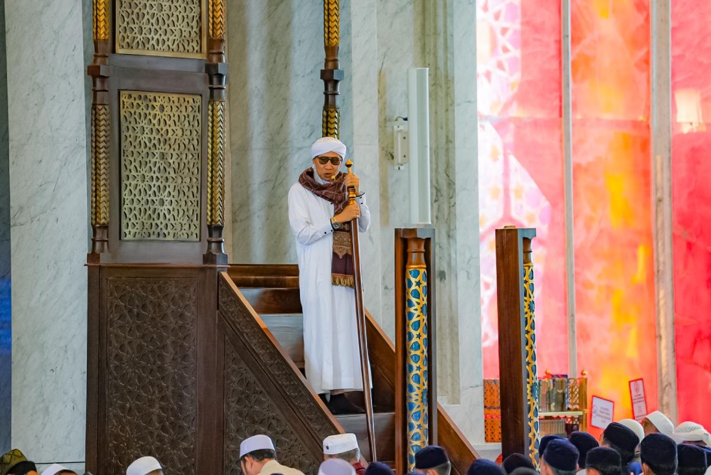 Isi Khutbah Shalat Jumat Berjamaah Di DIC, Buya Yahya Ingatkan Jaga Keimanan Serta Kerukunan 