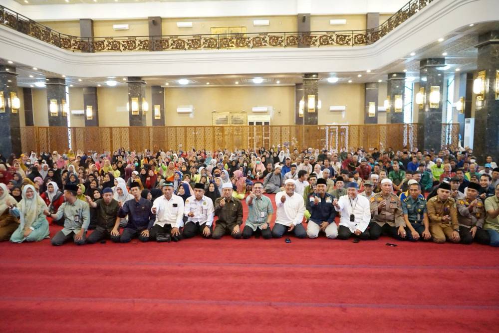 Rumah Sakit Awal Bros Kota Dumai Menyalurkan Zakat Untuk 1700 Masyarakat, Wawako Dumai : Semoga Berkah Bagi Penerima