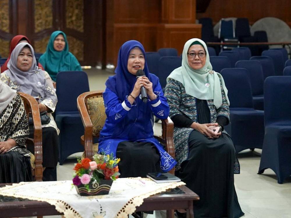 Hj. Leni Ramaini, SKM Ikuti Sosialisasi Penguatan 6 Bidang SPM Posyandu : Wujudkan Kesejahteraan Masyarakat 