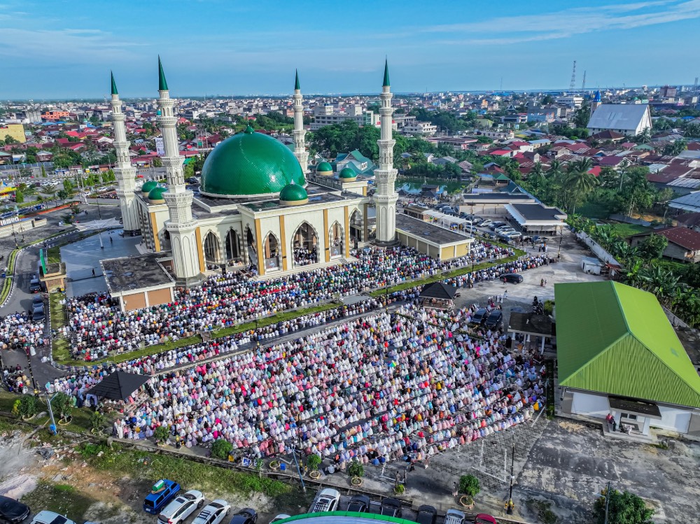Ribuan Masyarakat Kota Dumai Ikuti Shalat Ied Berjamaah Di DIC, Pemko Dumai Ucapkan Permintaan Maaf Sekaligus Terima Kasih 