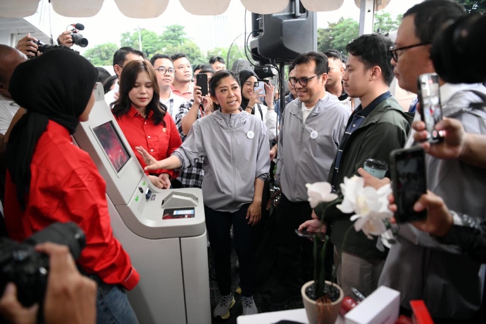 Menkomdigi Meutya Hafid Umumkan Migrasi e-SIM Demi Ruang Digital yang Aman