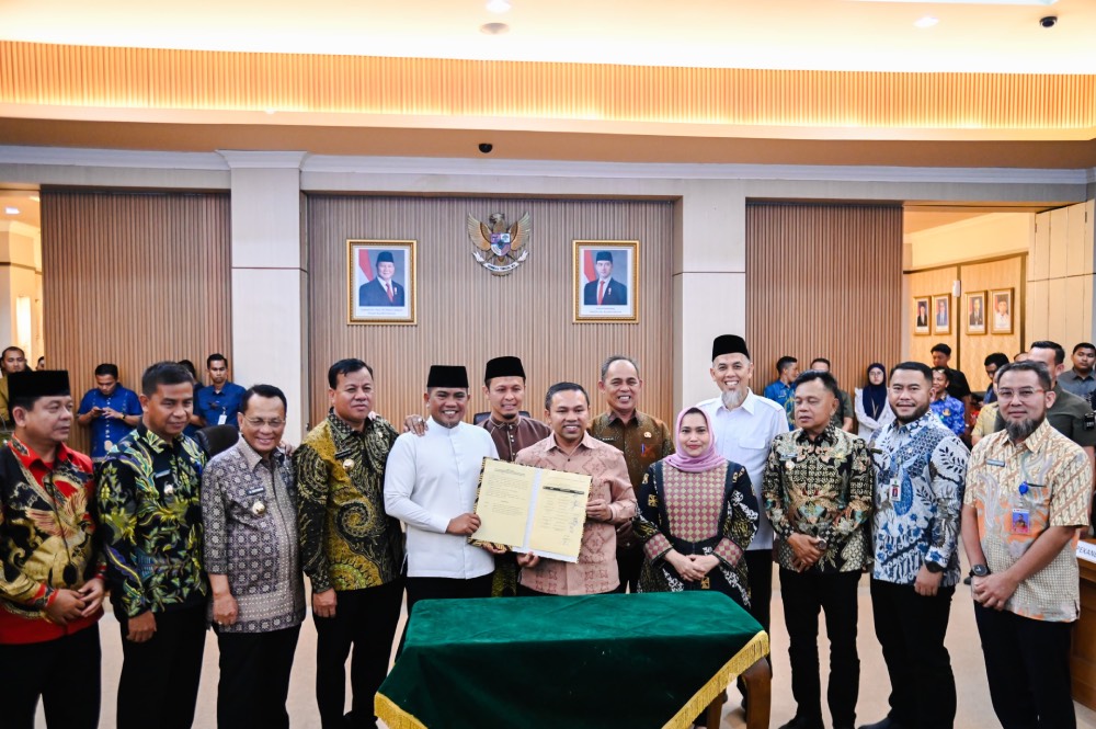 Hadiri Rapat Koordinasi Perencanaan Pembangunan, Wako Paisal Sempatkan Diskusi Dengan Pejabat Pemprov Riau