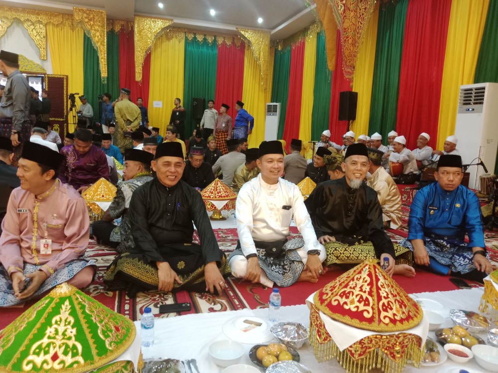 Hadiri Upacara Adat Majelis Tepuk Tepung Tawar Menteri Kehutanan RI Raja Juli Antoni, Ini Harapan Wako H Paisal 