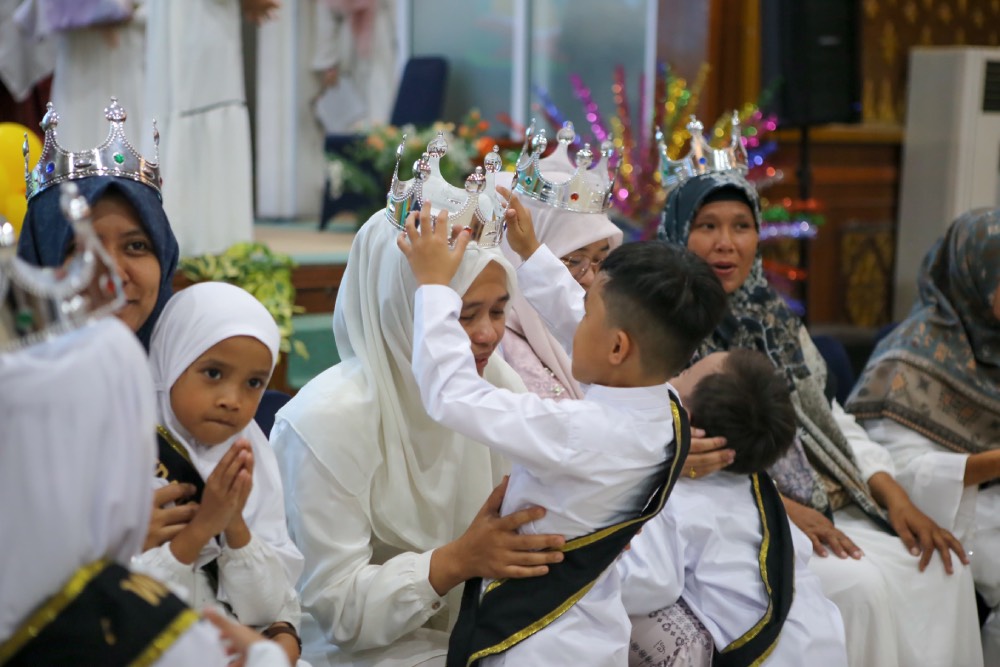 Laksanakan Tasyakuran Khatam Iqro Dan Al-Quran, TK Alfa Duta Wisudakan 113 Santriwan Dan Santriwati
