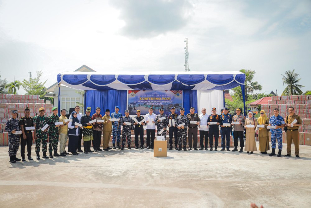 Berhasil Di Bekuk, Lanal Dumai Sita 5.120 Dus Rokok Ilegal Dengan Total Kerugian Negara Sebesar 97 Miliar Rupiah