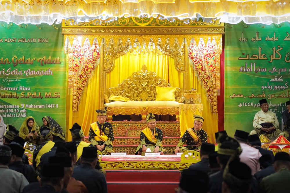 Wawako Sugiyarto Ucapkan Selamat Kepada Gubri Abdul Wahid Atas Penabalan Gelar Adat Dari LAMR Provinsi Riau