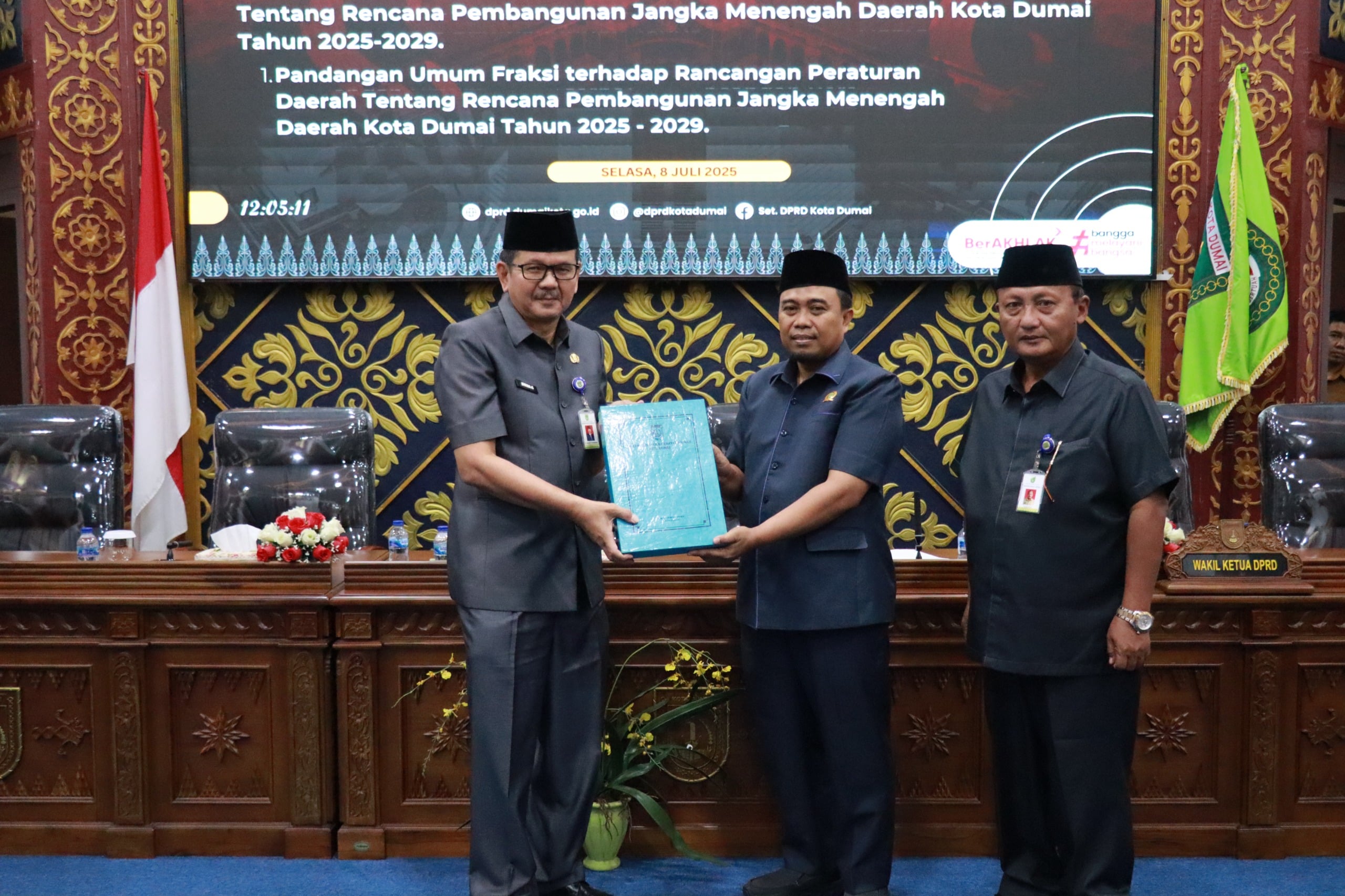 Sekda H Indra Gunawan Simak Penyampaian Pandangan Umum Fraksi-Fraksi DPRD Terhadap Ranperda RPJMD Kota Dumai Tahun 2025-2029