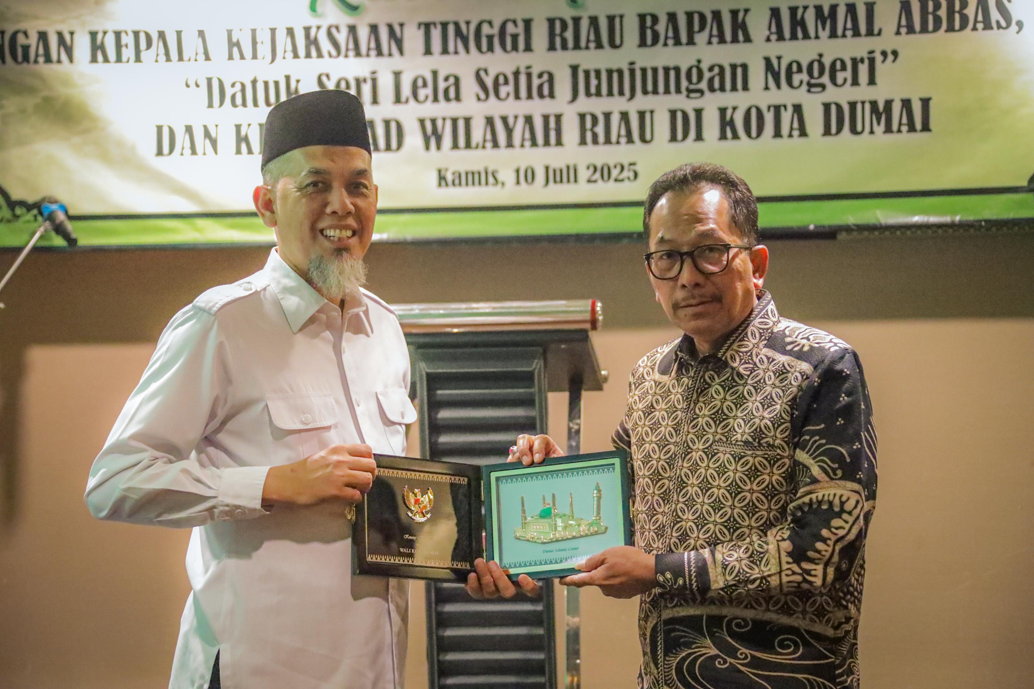 Sambut Hangat Kunjungan Kajati Riau ke Dumai Kota Idaman, Wako H Paisal: Momentum Perkuat Sinergi dan Kolaborasi Pemko dan Kejaksaan