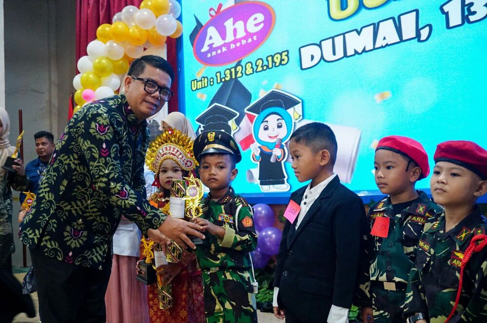 Wisuda dan Uji Publik 100 Anak Didik AHE Bersama Prisma Kalkulator Tangan, Pemko Dumai Apresiasi