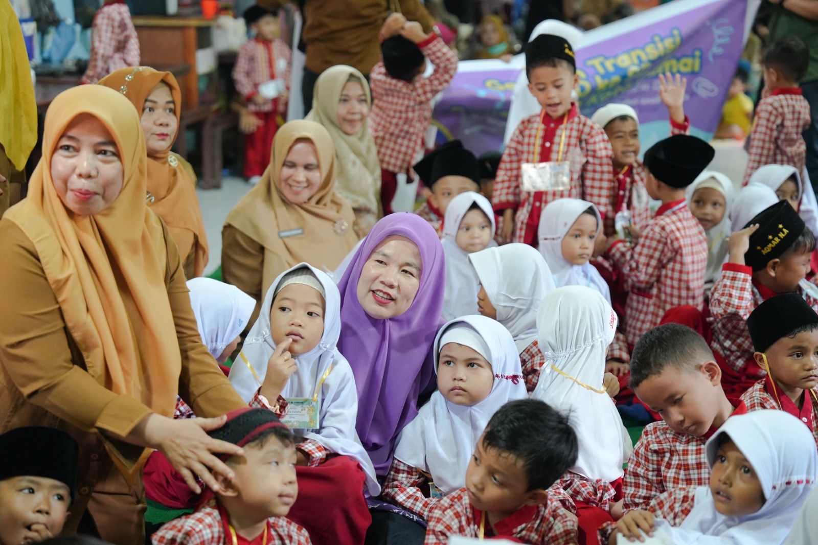 Hadiri Program Transisi PAUD-SD Menyenangkan, Bunda PAUD Kota Dumai Pesankan Beberapa Hal Ini Kepada Guru Dan Wali Murid