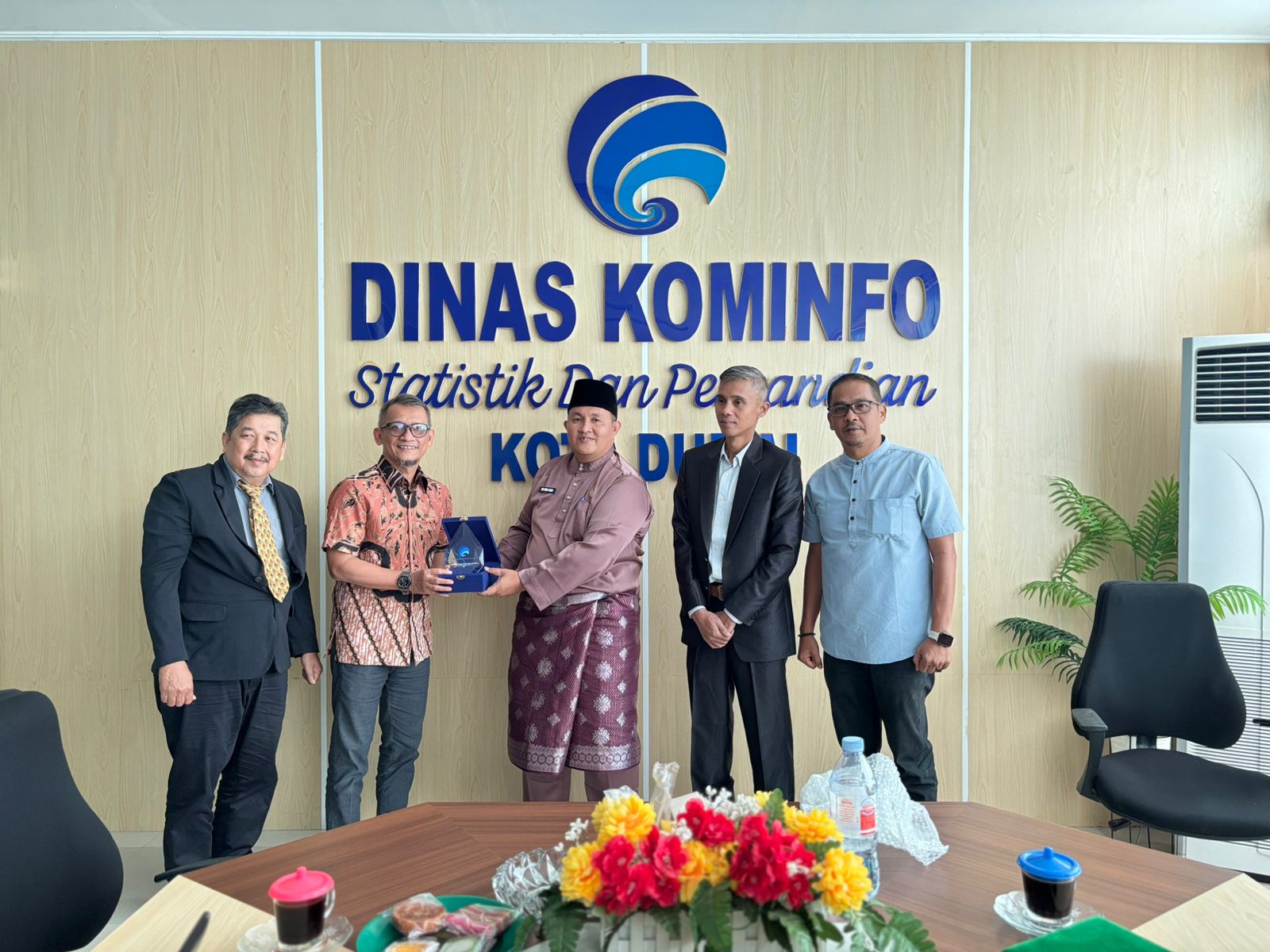 Diskominfotiksan Dumai Sambut Hangat Kunjungan PkM Pascasarjana Unand, Dorong Pemanfaatan AI untuk Administrasi Pemerintah