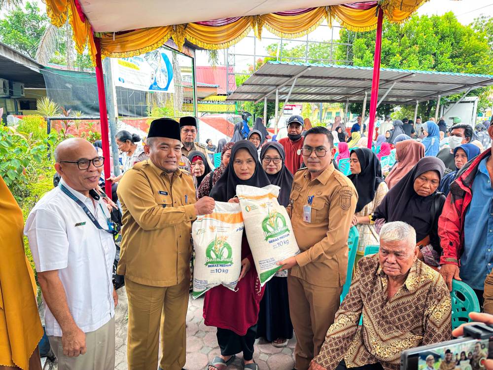 1.230 KPM di Kecamatan Dumai Kota Terima 20 Kg Beras CPP, Wawako Sugiyarto: Jaga Stabilitas Harga dan Ketahanan Pangan