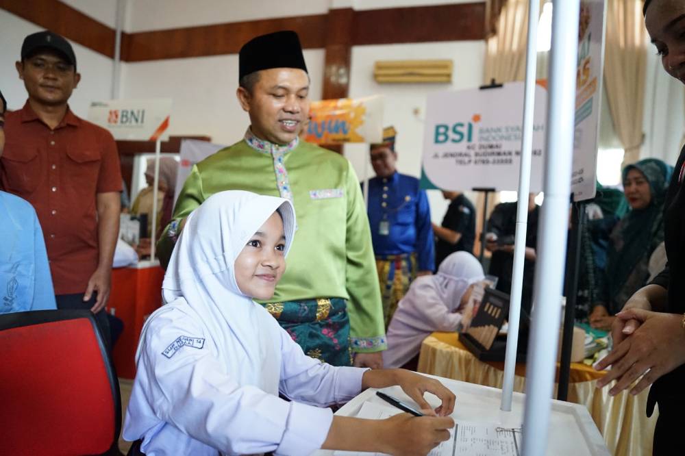 Puncak Peringatan Hari Menabung Riau Diperingati Di Kota Dumai, Gubernur Wahid: Saya Apresiasi Penuh Semangat Menabung Pelajar Kota Dumai