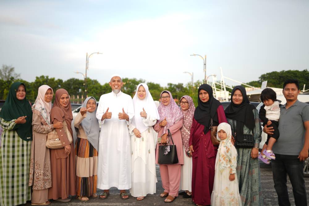 Antar Keberangkatan 102 Jamaah Umroh Yang Ditanggung Pemko Dumai, Wako Paisal: Titip Doa Dari Tanah Suci Untuk Seluruh Masyarakat Kota Dumai