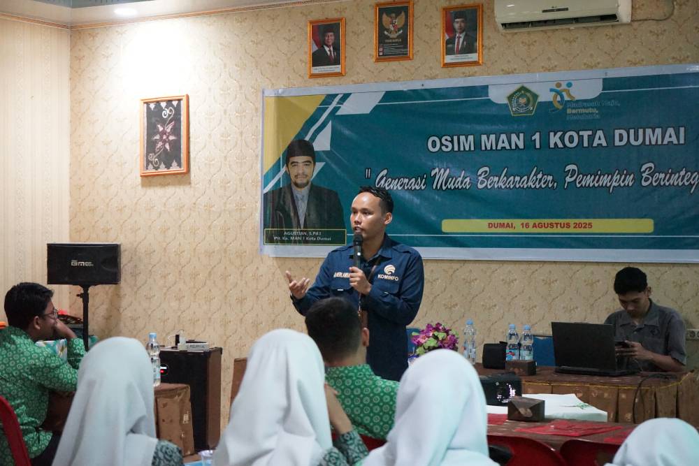 Berikan Materi Pada LDK OSIM MAN 1 Dumai, Diskominfotiksan Kupas Cara Berkomunikasi Yang Baik Serta Bijak Dalam Bermedia Sosial