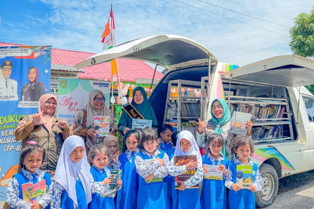 Bunda PAUD Dumai H. Leni Ramaini SKM Wakafkan Buku, Dorong Literasi Anak Usia Dini di Seluruh PAUD