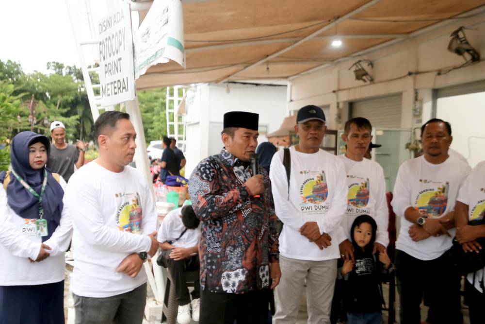 Tingkatkan Profesionalisme Jurnalis, Wawako Sugiyarto Lepas Keberangkatan Studi Banding PWI Dumai ke Bukittinggi