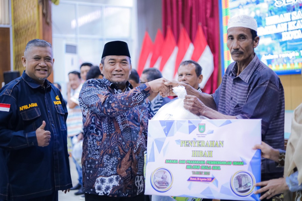 Wujudkan Nelayan dan Pembudidaya Ikan Sejahtera, Pemerintah Kota Dumai Salurkan Bantuan Sarana Prasarana 