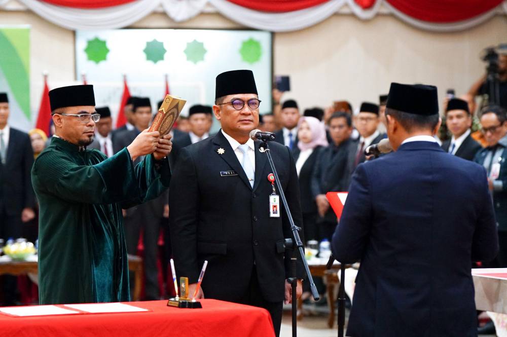 Dr. H. Syahrial Abdi Resmi Dilantik Jadi Sekda Provinsi Riau, Gubernur: Sekda Adalah Motor Penggerak Pemerintahan
