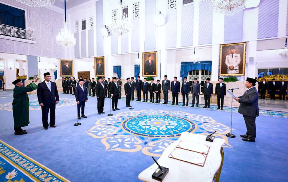Lantik 4 Menteri dan 1 Wakil Menteri di Istana Negara, Presiden Prabowo Resmi Reshuffle Kabinet Merah Putih Untuk Pertama Kali