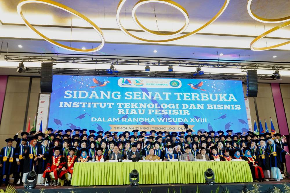 Sekolah Tinggi Teknologi Dumai Gelar Wisuda Ke-XVIII Tahun 2025 dan Transformasi Menjadi Institut Teknologi Bisnis dan Riau Pesisir : Langkah Baru Dalam Pendidikan Tinggi
