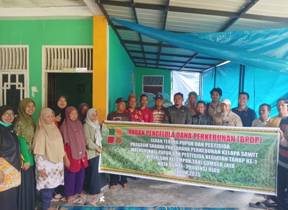 Salurkan Bantuan Pupuk dan Pestisida ke Kelompok Tani dari BPDP, DKPP Kota Dumai Tekad Sektor Perkebunan di Kota Dumai Semakin Optimal
