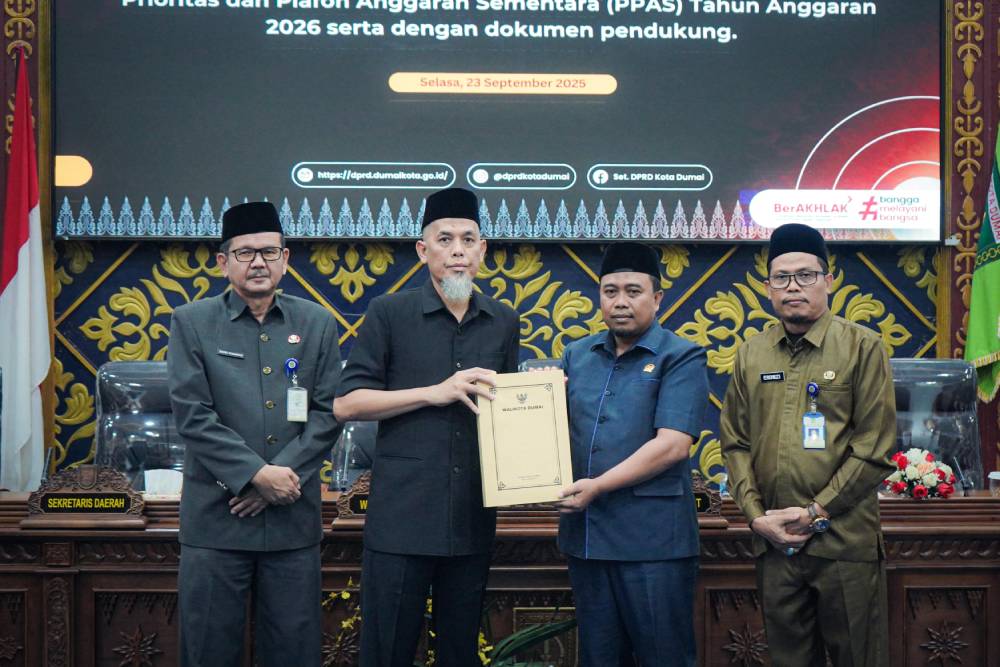 Wako H Paisal Serahkan Dokumen KU-APBD dan PPAS TA 2026 dalam Rapat Paripurna DPRD Dumai