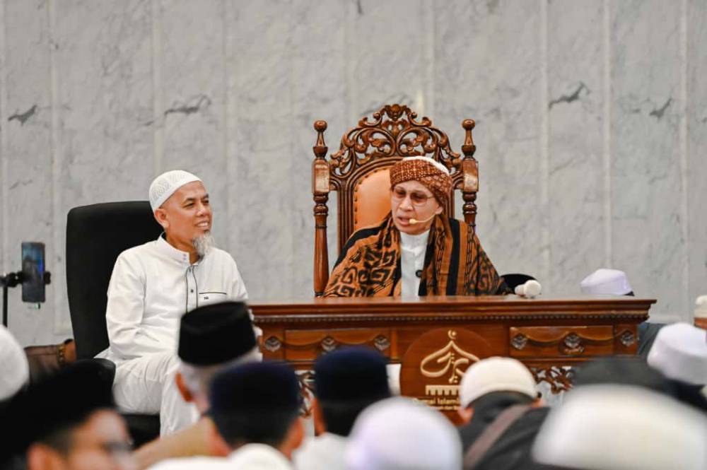 Tausiyah Buya Yahya: Jadikan Pernikahan Jalan untuk Dekat dengan Allah dan Orang Tua
